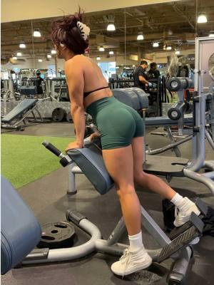 Can’t promise your glutes won’t be shaking 😉  #gluteworkout #buildthatshelf #gluteday #roundedbackextensions #hyperextensions #gymmotivation #GymTok 