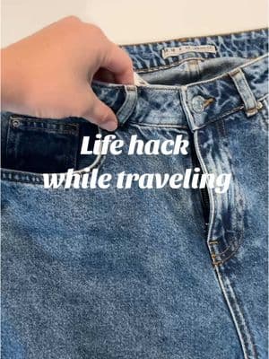 This is a 100% method against thieves while traveling and walking in crowded places👍 #momlife #momhack #travelhack #travel #safety 