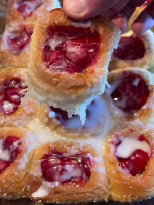 Cherry pie bombs? Idk what to call them other than delicious! Those are super easy to make and the perfect finger food for the Super Bowl! Y’all gotta try this one! #cherrypie #cherry #dessert #fingerfood #footballfood #appetizer #sogood #sweet #yummy #tasty #delicious #food #Foodie #FoodTok #cook #cooking #easy #EasyRecipe #soeasy #kingshawaiian #sweetrolls #fy #fyp #fypage @KING’S HAWAIIAN 