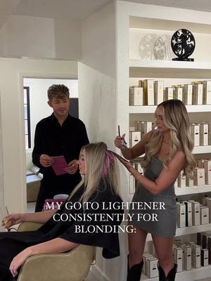 MY GO TO LIGHTENER CONSISTENTLY  Struggling with Schwarzkopf Blondme swelling? I get this question a lot- it’s my favorite lightener but it does swell!  Don’t be afraid of it! here are my tips to help avoid too much swelling: -Make consistency thicker -Mix slow! -Don’t put too much product at top of foil -Use a low volume -Don’t apply any heat -Mix smaller batches  Hope these tips help 🫶🏻 #arizonahair #arizonahairstylist #scottsdaleblonde #azhair #scottsdaleaz #schwarzkopf #schwarzkopfprofessional #blondme #blondespecialist #blondehighlights #blondehaireducation #haireducation #haireducator #haircolorist #cosmoprofbeauty #behindthechair #modernsalon #hairtok #hairvideos #hairreels 