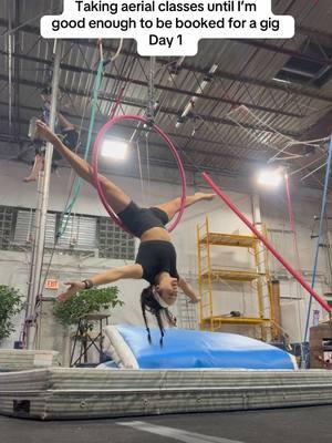 difficult. confusing. sore in places i didn’t even know I could be sore in.  #aerialhoop #lyrahoop #aerial #aeriallyra #chicago #chicagotiktok 