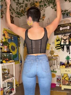 here's another one that's a lil sillier #fyp #foryou #foryoupage #buzzcut #shorthair #skinnyjeans #yellowgirl #pixieloki #buzzcutgirl 