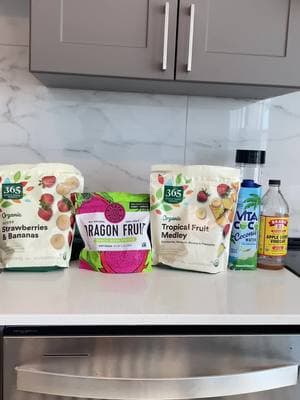 What do you all like to put in your fruit smoothies??? This is my first time using coconut water for a smoothie, and I love it way better than water and milk😭. The ACV wasn’t strong either in the smoothie, so I was really glad about that. #fruitsmoothie #makeasmoothiewithme #wellnessadvocate #healthysmoothie #coconutwatersmoothie #coconutwater 