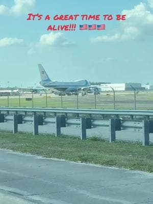 Air Force 1 at Palm Beach International Airport!! 💪🏼 #airforce1 #aviation #747 #jet #usa #westpalmbeach