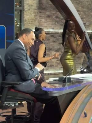 When the whole squad vibin!! 🤣@Malika Andrews @stephenasmith @Kendrick Perkins #nbaonespn #NBA #wobble #firsttake 