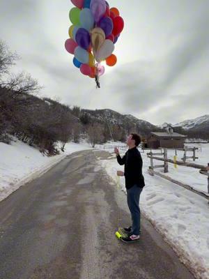 WAIT UNTIL THE END! How Many Balloons Does It Take to Make My Phone a Drone? 🎈📱 #DroneChallenge #BalloonExperiment #HowManyBalloons #TechTest #ViralTech #HeliumDrone #ScienceExperiment #CrazyIdea #PhoneDrone #FloatingPhone #fyp