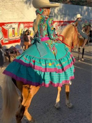 Carros Alegóricos 2025 🩵 #pmga000 Tamazula, Jalisco #tamazulajalisco #mujeresacaballo #caballos #ootdvaquero #fyp #gdl #xyzbcabca  #caballosgdl #desfilehipico♥️🐎🐎 