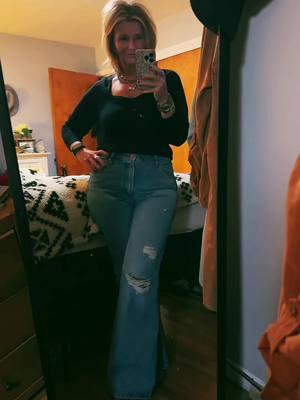 Sometimes on Saturday night, you just need to put your wranglers on and take your own dang self out on the town 😘! #saturdaynight #wranglers #babysgotherbluejeanson #dateyourself #singlelife #widow #widowsoftiktok 