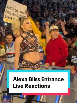 Look at that pop for Alexa Bliss surprise entrance in the Royal Rumble ! #RoyalRumble #wweroyalrumble #WWE #wrestling #alexabliss #wwealexabliss #royalrumble2025