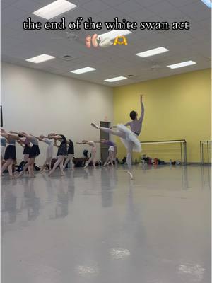 I love rehearsing this ballet🤍 #ballet #ballettok #ballerina #dance #pointeshoes #ballerinalife #swanlake #asmr #whiteswan 