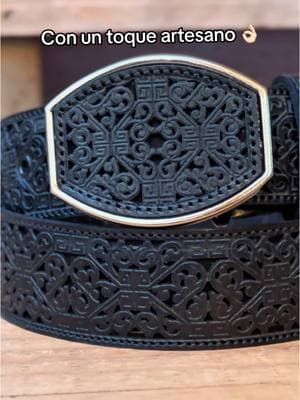 Disponible por solo $69.99 aquí en TikTok shop 🤠 #accessories #cinturonvaquero #vaquerostyle #estilovaquero #vaqueros #ranchero #ariat #ariatjeans #mexicanstyle #mexicantiktok #parahombre #accesorios #cinturones #parati 