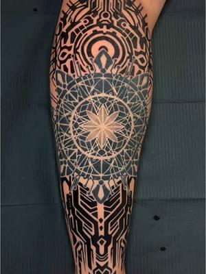 🏵️👾💻🦿 #blacktattoo #blacktattoos #inked #legtattoo #tattooidea #tattooideas #kneetattoo #kneetattoos #mandala  #mandalatattoo #mandalatattoos #linework #lineworktattoo #geotattoo #dotwork #dotworktattoo #cyberpunktattoo #cyberpunk 