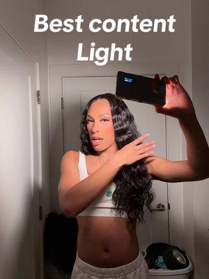 Okay cause this is amazing way better than my other one! This could light up a whole room no lieeeeeee #selfielight #contentlight 