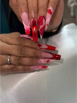 My loyal clients get the best freestyles ❤️🩷  Happy Birthday boo 🥰🥳 #fyp #valentinesdaynails #vdaynails #redandpinknails #trendingnailart #nailart 