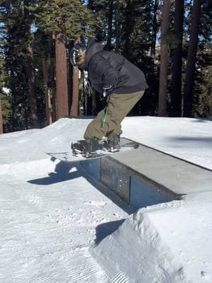 peep the 270 at the end 🙈 #fyp #foryou #snowboarding #girlsthatboard #gnusnowboards #california #snow 