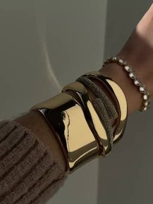 sleek & stacked 🤍 #baublebar #bangles #cuffs #bracelet #stacks #goldjewelry #chunkyjewelry 