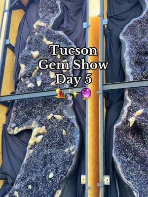 Tucson Gem Show Day 5 🏜️✨🔮#crystal #crystals #crystalshop #crystaltok #crystalhealing #crystaltok🔮 #crystalshopping #SmallBusiness #tucsongemshow #crystalfriends #tucsongemshow2025 #CapCut 