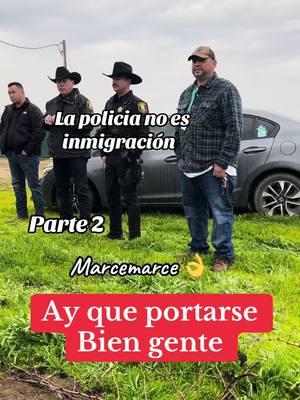 Hay que portarse bien gente #policias #locales #apoyando #gente #trabajadoras #del #campo #agricola #inmigracion 