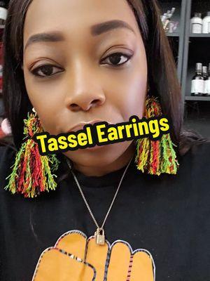 ❤️💛🧡💚🖤 #tasselearringsbymill #tasselearrings #earrings #yarnearrings #earringsoftheday 