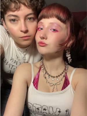 i loove @martina  #yass #wlw #foryoupage #fyp #meow #pinkhair #graphicliner #pink #pinkmascara #wlwcouple 