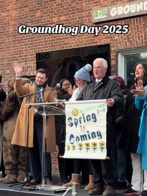 ☀️ EARLY SPRING! Staten Island Chuck did not see his shadow Sunday morning at the Staten Island Zoo’s Groundhog Day 2025 ceremony. That means an early spring is in the way. #groundhogday #groundhogday2024 #statenisland 