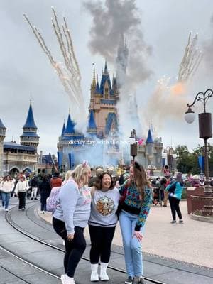 This is your sign to have a girls day at Magic Kingdom and brunch at Streakhouse 71 💕👑✨🫶🏻 #orlandoflorida #disney #florida #disneycreator #contentcreator #disneyworld #disneyparks #magickingdom #steakhouse71 #wdw #waltdisneyworld  @Peyton Allen @sara 💗✨🏰 