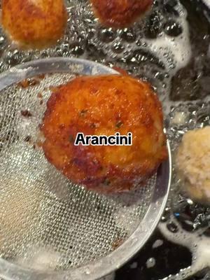 The best Arancini! #aranciniballs #arancini #riceballs #risotto #italian #arancinirecipe #riceball #risottoballs #EasyRecipes #delish #partyappetizers 