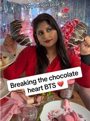 NYC traffic in the back 🤣 @Tea Around Town® #chocolateheart #breakableheart #breakablechocolateheart #nyc #ValentinesDay 