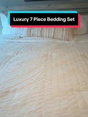 Obsessed with this 7 piece bedding set! #hotelbedding #luxurybedding #luxuriousbedding #beddingsets #7piecebedding #comforterset #valentinesdaygift #beminesocialarmy #tiktokshoploveatfirstfind #tiktokshopjumpstartsale 