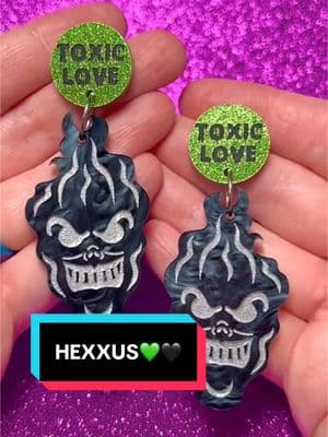 🖤🧪TOXIC LOVE🧪🖤 and batty koda keychains! 🦇⚡️✨ raise your hand if you also had a crush on HEXXUS… 👀 #FernGully#TimCurry#Hexxus#90sKids 