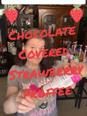 Chocolate covered strawberry proffee! #fypシ #fyp #skinnymixes #blessed #premierprotein #chocolatcoveredstrawberry #dunkincoldfoam #dragup #dragupcoffeeaddict #proffee #proffeetok #profferecipe #proteincoffeerecipe @Skinny Mixes @Premier Protein @Dunkin' @DRAG UP COFFEE 