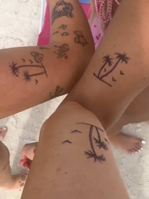 The cutest sharpie matching tattoos with the girls on siesta key beach @Yourhairgirlashley @melissa  #besties #girlstrip #girltrips #siestakey #florida #sarasota #beach #matchingtattoos 