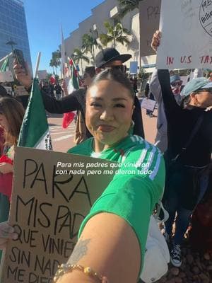 Orgullosa de ser Mexicana 🇲🇽✨#sandiegoprotest #downtownsandiego #mexicanprotest #protest 