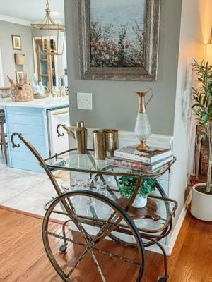 Vintage Brass butler cart. Lets take a road trip for a facebook marketplace find! #marketplace #marketplacefinds #vintage #brass #antique #brassfinds #thrifted #thrifting #vintagebrass #vintagedecor #thriftedhome #homedecor #thrifthaul #DIY 