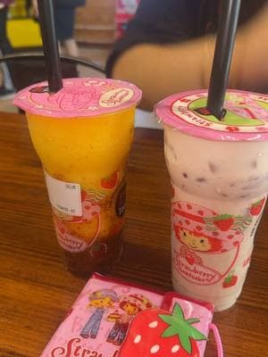 Trying the new @Kung Fu Tea strawberry shortcake collab drink 🍓🍰 in Houston tx #fy #strabwerryshortcake #kungfutea #bobadrinks #chinatown #houstontx 