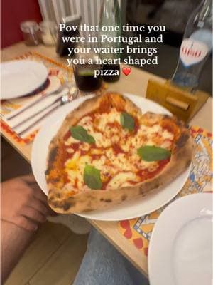 When the waiter just gets you❤️🍕 #travel #portugaltiktok #traveltheworld #Foodie #trip #travelthings #portugal #viral #married #Love #trend #trending #Lifestyle #travelcouple #dream #justagirl #fypシ #relatable 