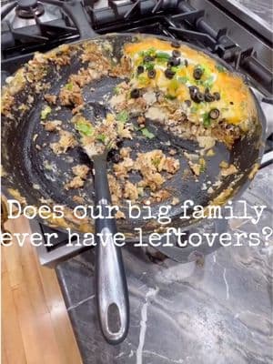 WE GET THiS QUESTiON ALOT!! Do here you go AGAiN 😉 #throwbacks #justthebells10 #bigfamilylife #familystorytime #familymeals #answeringquestions #leftovers 