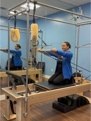 Using the Pilates dowel between the straps to strengthen my arms & improve posture! 💪🏽✨ Seated tall or kneeling (bum to heels), focusing on control & flow. Progress to kneeling tall only when you feel stable & confident. Props like this keep our classes fresh, fun & exciting while challenging the body in new ways! Who’s tried it? 👏🏽 #PilatesStrong #ReformerWorkout #PostureMatters #ControlAndFlow #ArmStrength #PilatesInstructor #MindBodyConnection #MoveWithControl #ElevateYourWorkout #PilatesProps #pilatesinstructor #pilateslovers #reformerpilates #pilatesworkout  #morningroutine #worklife #cometoworkwithme #dailyvlogs #fyp