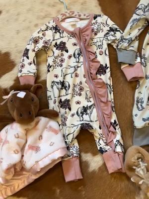 Little cowgirls & cowboys 🐴 #horses #ranchy #cowkids #cowkidsoftiktok #cowkidswear #cowkidsdoitbetter #babytok #countrybaby #western #westernfashion #westernwear #westernbaby #littlecowboy #littlecowgirl 