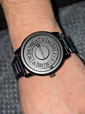 Super unique watch #watch #magneticwatch #menwatches #uniquewatches #TikTokShop #tiktok #deals #lovelanguage #valentinesdaygift #ValentinesDay #gift 