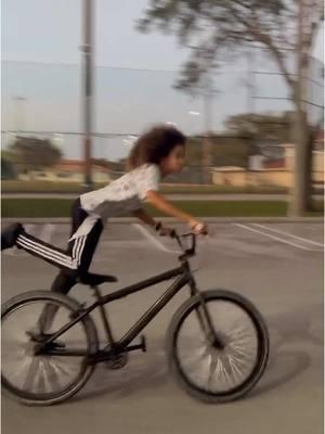 I MIGHT SWERVE BEND THAT CORNER 😎🚴🔥 #tomboy #thecoolest #emilia #bike #SEbike #Bikelife