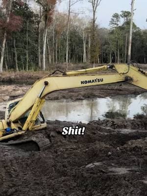 Just another beautiful day #excavator #kamatsu #southalabama #stuckinthemiddle #oops #stuckinthemud 