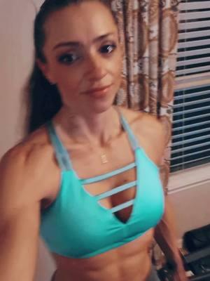 Sunday night cardio all done, feeling surprisingly good for being a low carb day.  #npcbikinicompetitor #FuturePro #GoingForPro #getshredded #preplife 