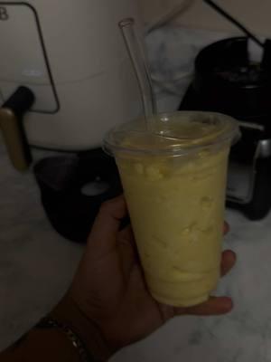 #fyp #smoothie #athomesmoothie #pineapplecoconut 