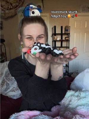 my daughter loves this one too🥰❤️ #skunk #fidgettoy #fidgets #ValentinesDay #lovestruck #cuteskunk #pepelepew 