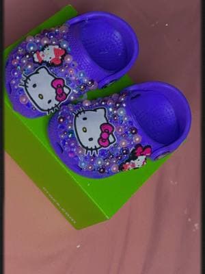 Custom Kids Hello Kitty Crocs  #custom #customshoes #customcrocs #hellokitty #hellokittycrocs #hellokittylover #customerservice #babygirl #fypシ #fyp #viralvideo 