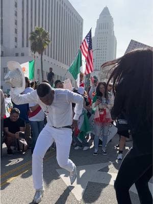 zapateados mexicanos in the streets of downtown Los Angeles  @Chocolateunoofficial_   #fyp #street #dance #zapateado #mexican #culture #protest #foryoupage #downtown #losangeles #california #fdt 