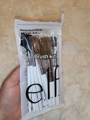 Professional brush kit. #makeupbrushes #elfbrushes #brushesset #makeuptutorial #tiktokshopcreatorpick #GiftGuide #TTSDelight #brochasdemaquillaje #juegodebrochas 