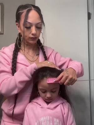 Valentine’s Day hairstyle 💓 #hairstyleoftheday #kidhairstyles #ValentinesDay #valentinesdayhair #mommydaughter #MomsofTikTok #peinadosfaciles #hairtok #trendy #trending #viralvideo 