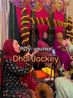 I love putting smiles on people’s faces- THAT is my mission 💛 #dholjockey #punjabi #pakistan #pakistani #dholki #punjabifolk #mehndi #dholkisongs #mehndiscene #dholkinight #pakistani_tik_tok #punjabitiktok #shaadikegeet #dhol #dholi 